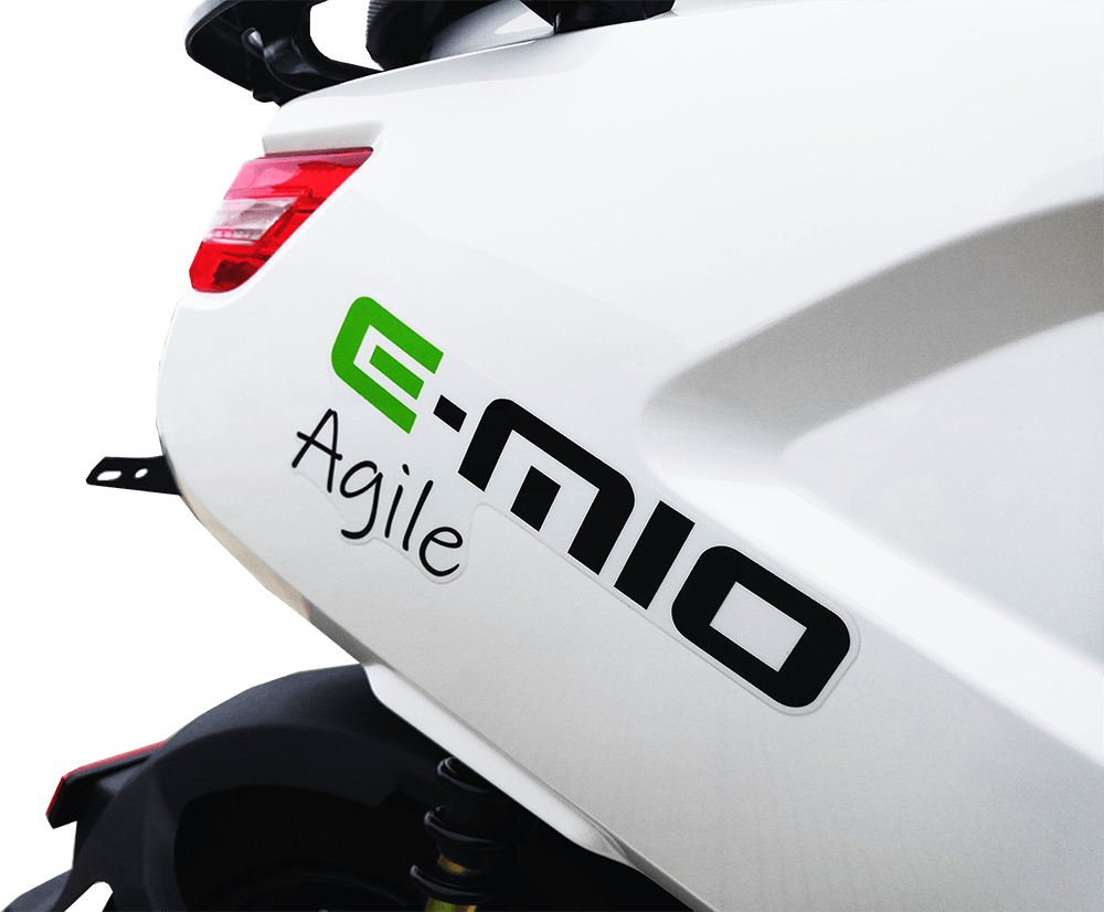 E-Mio Agile E-Roller weiß (Max. 45km/h, 2000W, bis zu 60km, li-ion Akku, USB-Ladegerät, L1e-B)